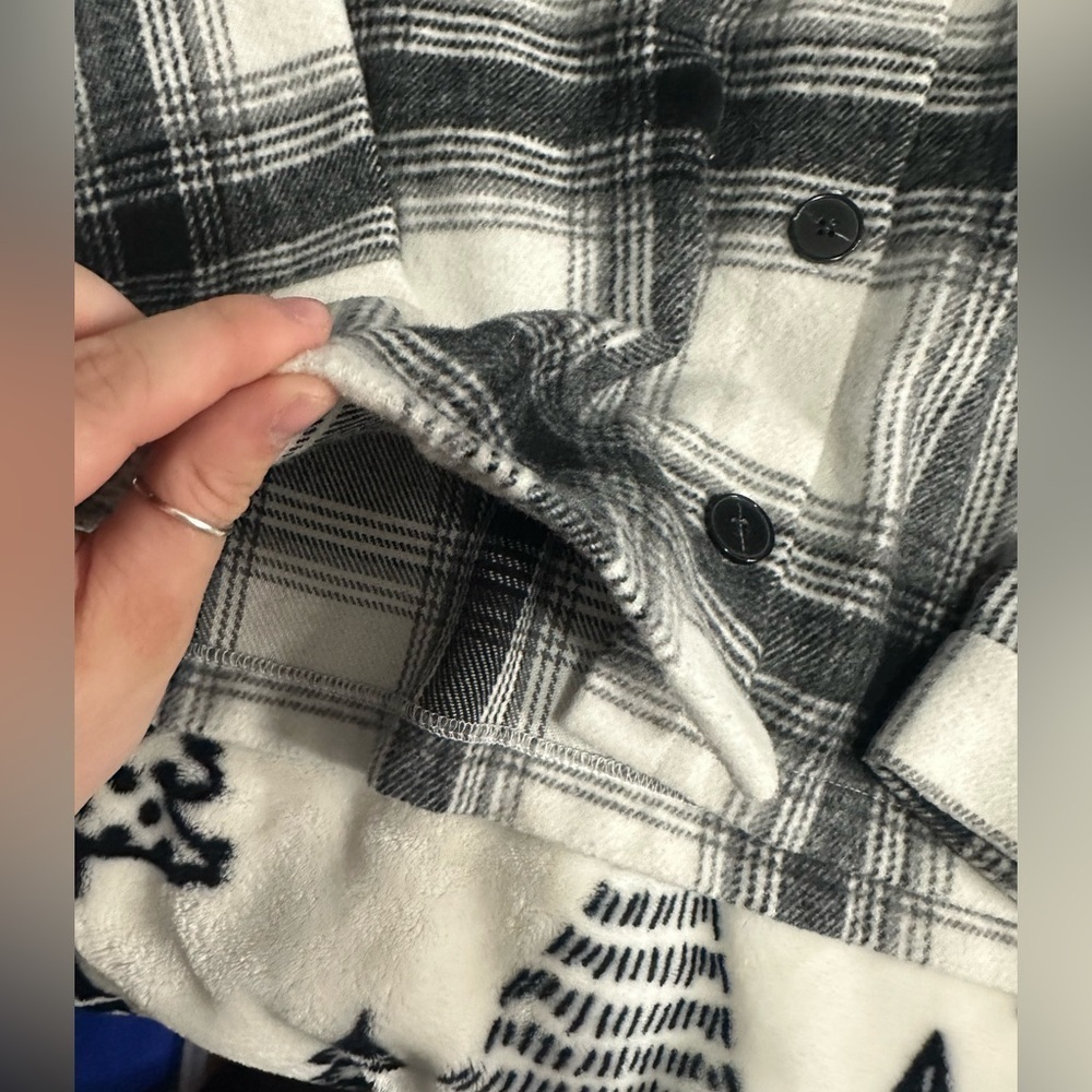 Boutique flannel jacket size 2X - Picture 3 of 3